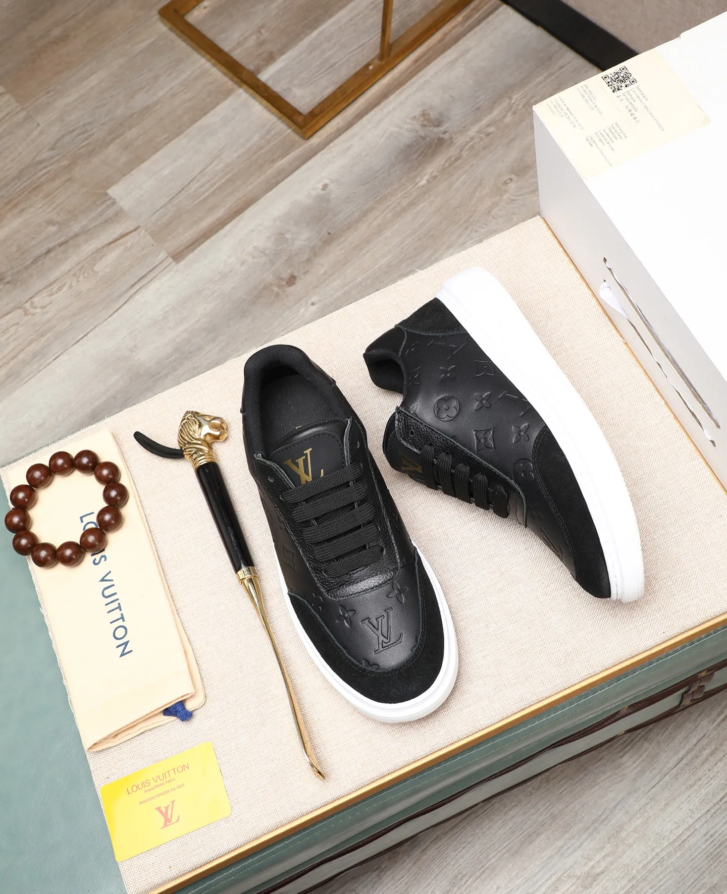 Men's shoes 💰540 📛📛【LOUIS VUITTON】Louis Vuitton new product👟Milan fashion catwalk style🇰🇾🇰🇾LV family logo, celebrity style, a must-have for fashionistas⚠️Classic presbyopia flower➕Water-dyed cow lining➕Special outsole👞Number 38-44 (45 46 custom-made)